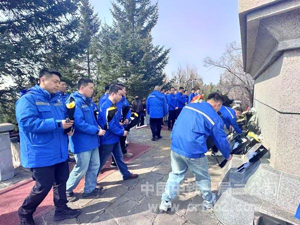 12482937191486906083